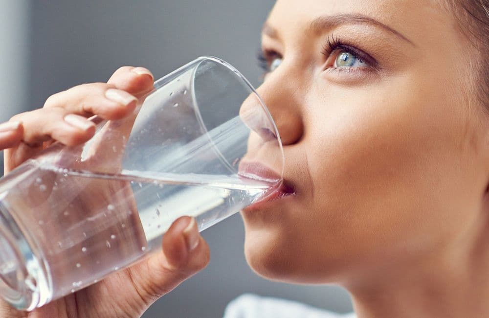 4 conseils pour boire de l'eau plus facilement (testés et validés)