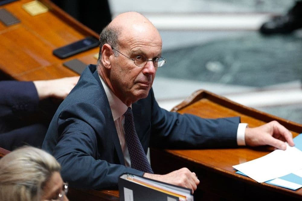 Le Canard Enchaîné épingle Eric Lombard sur sa déclaration de patrimoine