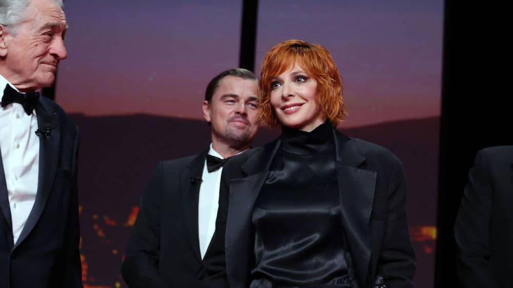 Mylène Farmer (63 ans) renoue avec la coiffure iconique qui a fait son succès sur le tapis rouge de Cannes
