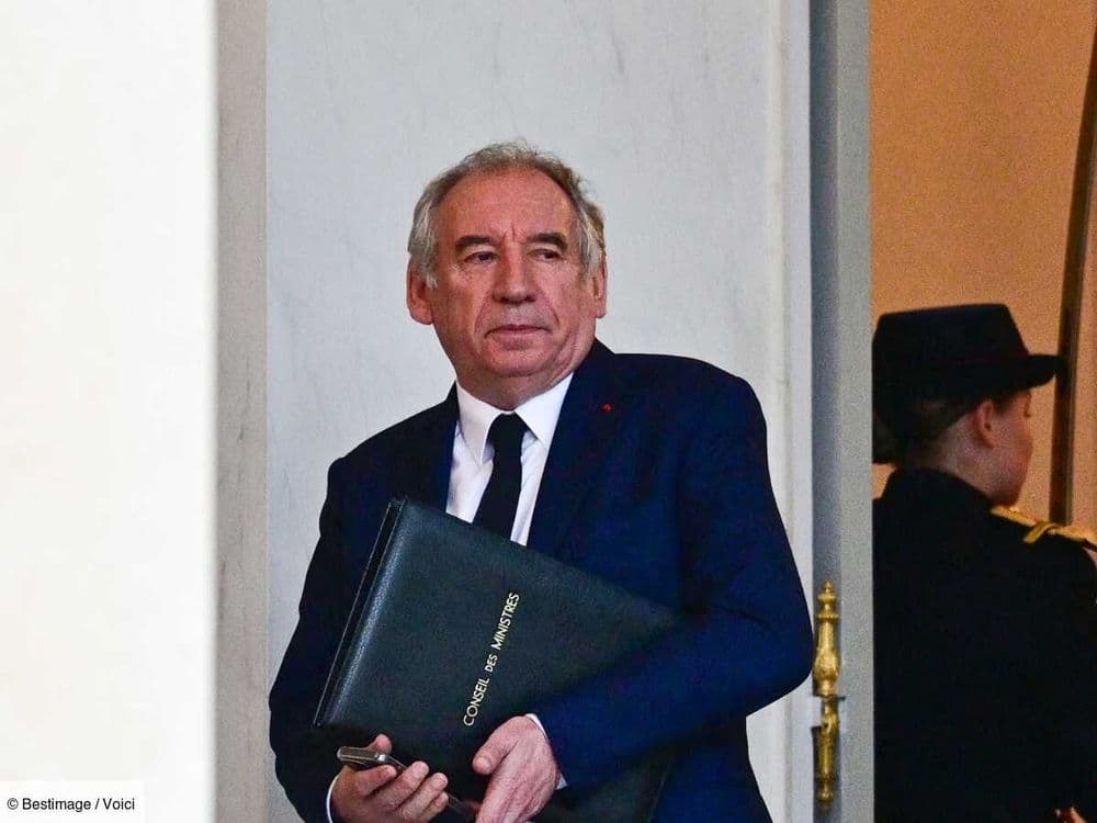 "Ça me poignarde le cœur" : François Bayrou réagit au témoignage de sa fille dans l'affaire Bétharram