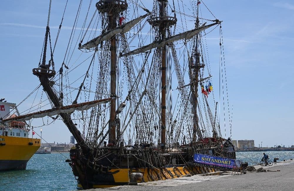 Interdite d'accoster en Europe, la frégate russe Shtandart navigue à vue