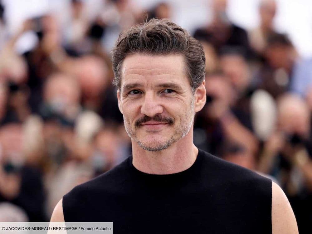 “Qu’est-ce qu’il est humble” : l'acteur Pedro Pascal aperçu dans un vol en classe éco pour venir à Cannes