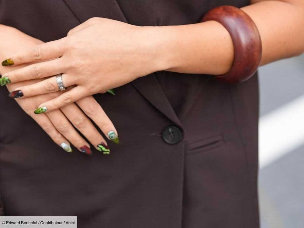 Manucure tendance : ce geste souvent oublié permet de faire tenir son vernis plus longtemps