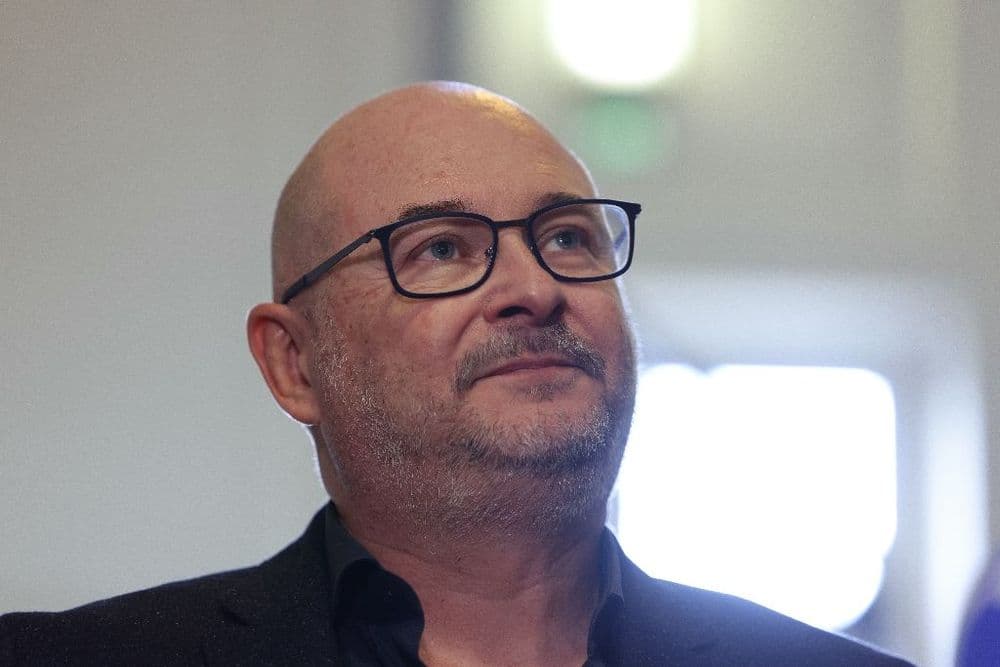 L'animateur Cauet mis en examen pour viols et agression sexuelle sur des adolescentes
