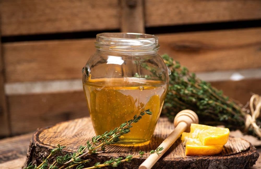 Les bienfaits du miel : le miel de thym pour contrer les maux de gorge