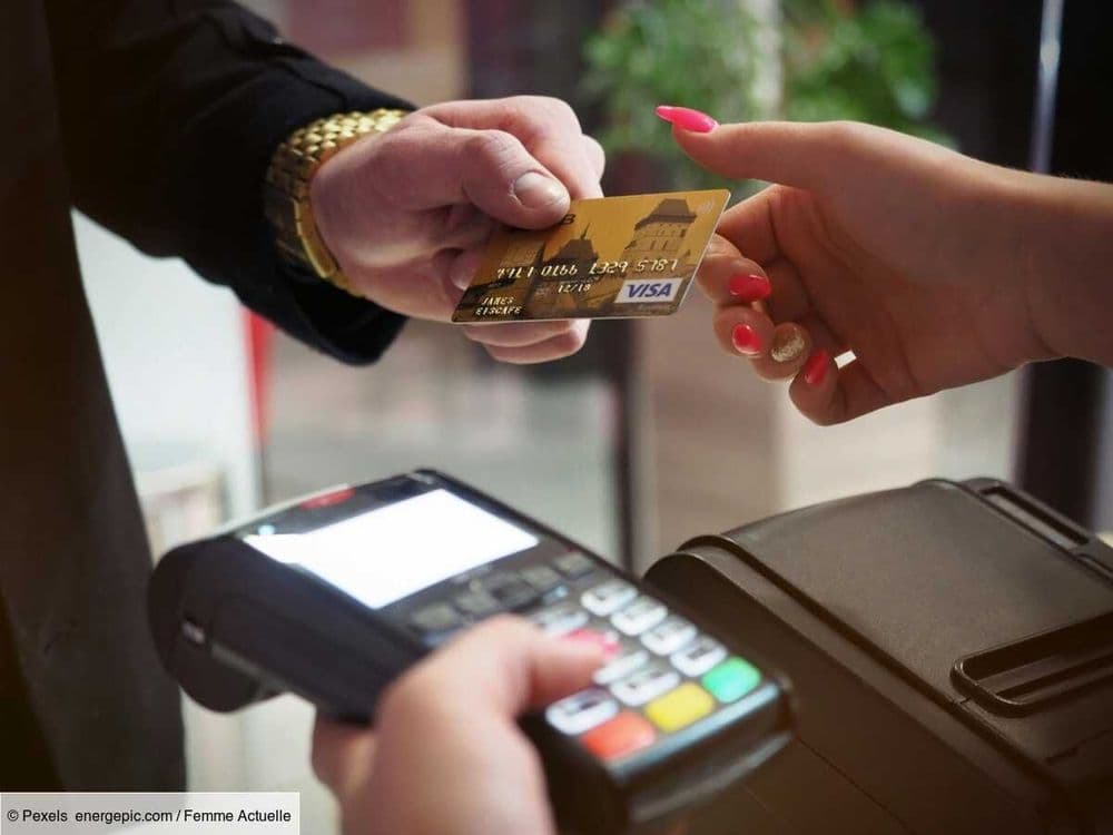 Attention au "skimming", cette arnaque redoutable au terminal de paiement piraté fait des ravages