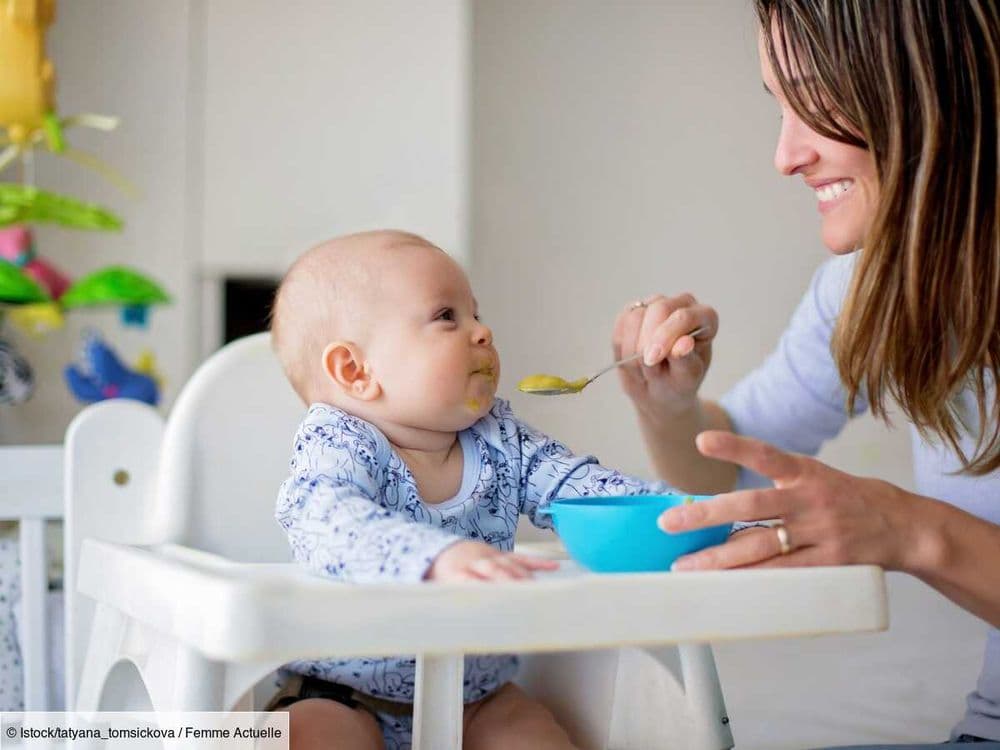 À quel âge bébé peut-il commencer à manger des morceaux ?