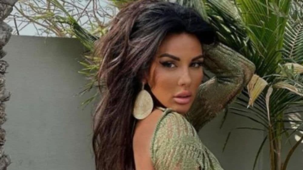 Laura Lempika : en couple et déjà enceinte ? Sa dernière photo laisse peu de place au doute, regardez !