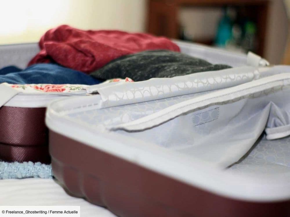 Comment plier et ranger le linge sale dans une valise pour éviter qu’il ne prenne trop de place ?