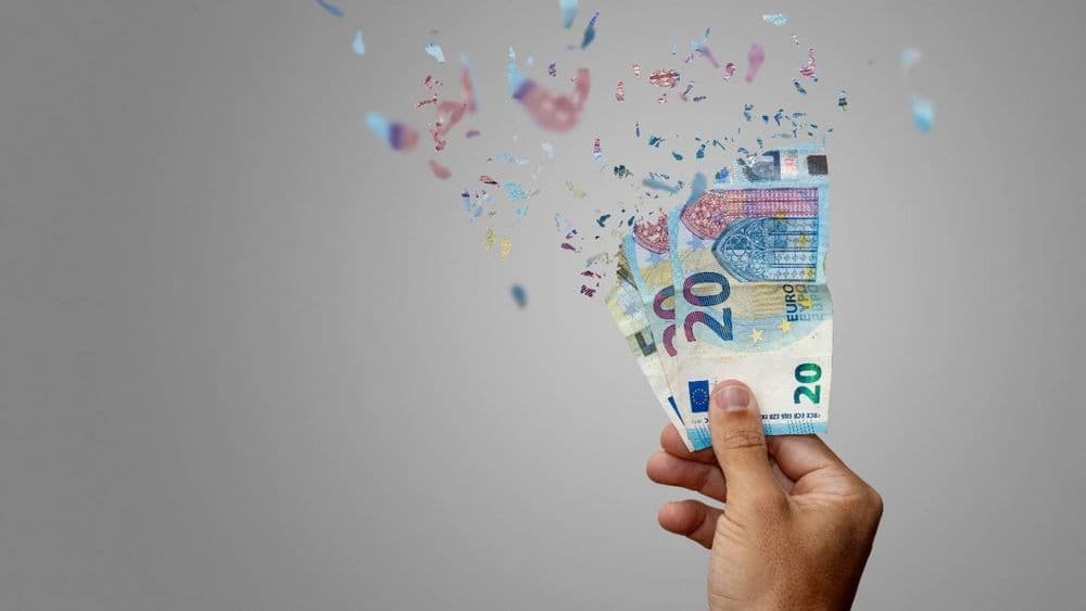 Chute du livret A et dommages collatéraux, arnaque et remboursement de la banque... Les 3 infos argent du jour
