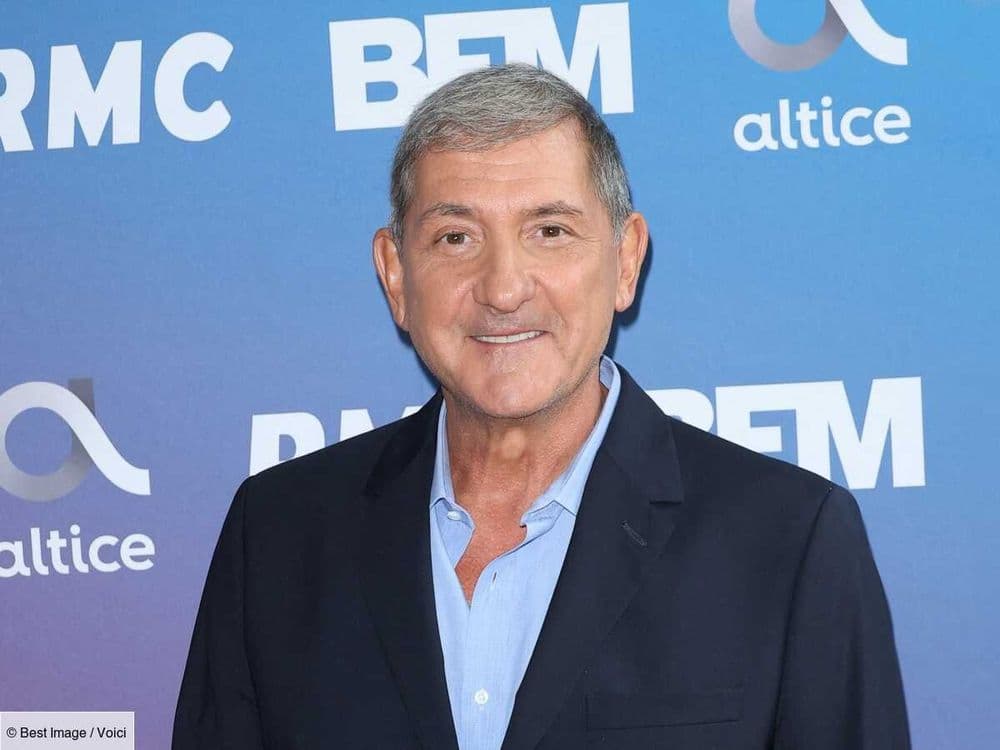 Yves Calvi : sa mère était comédienne, savez-vous dans quel film de Louis de Funès elle a joué ?