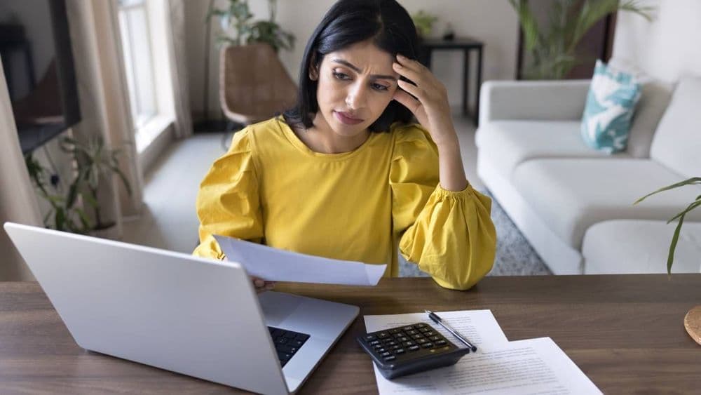 Assurance auto et habitation : attention à ces frais cachés si vous payez mensuellement