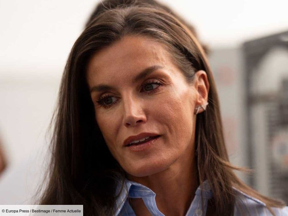 Letizia d'Espagne, dans une tenue solennelle, bouscule ses engagements et donne la priorité aux sinistrés des inondations