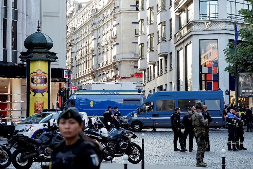 Paris : un policier attaqué au couteau, l'agresseur grièvement blessé par balle