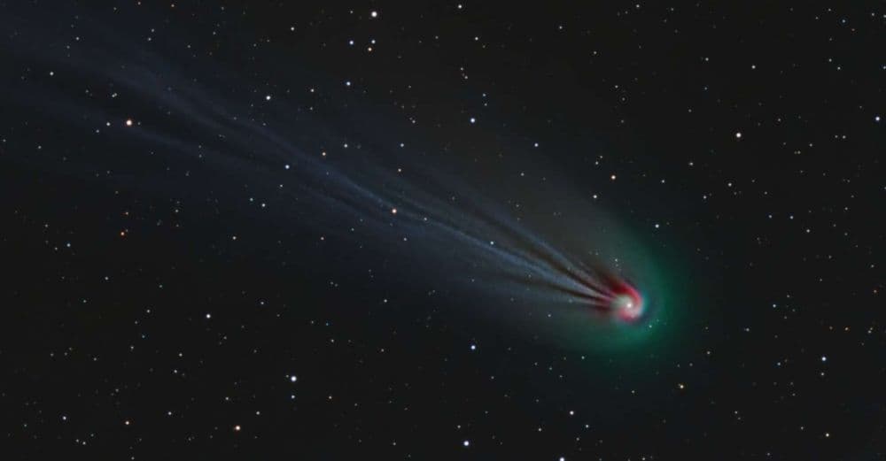 Les astronomes ne s’y attendaient pas : le cœur de la « comète du diable » forme une spirale !
