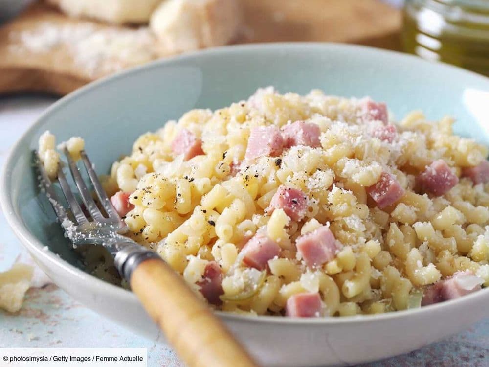 Risotto de coquillettes au jambon : régalez-vous avec cette version améliorée de notre plat préféré de l’enfance
