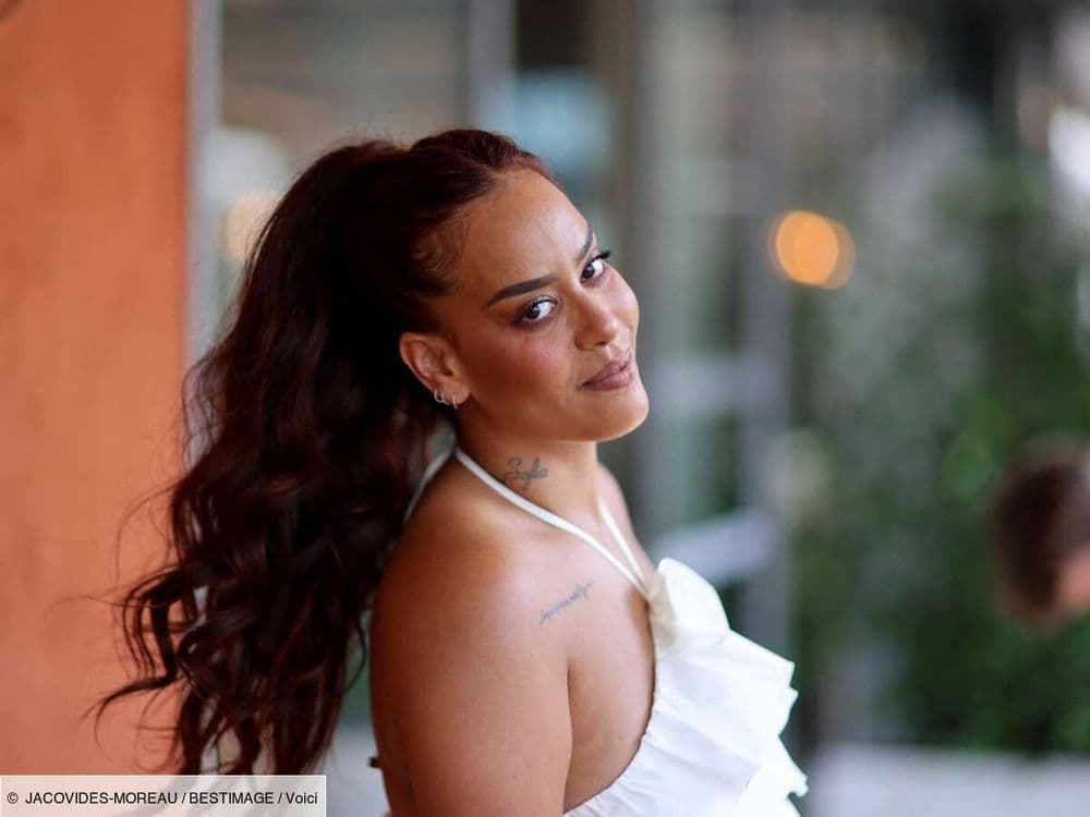 "Elle a offert l’amitié la plus fidèle" : Amel Bent adresse un tendre message à sa "grande" petite sœur et dévoile un tendre cliché d’enfance