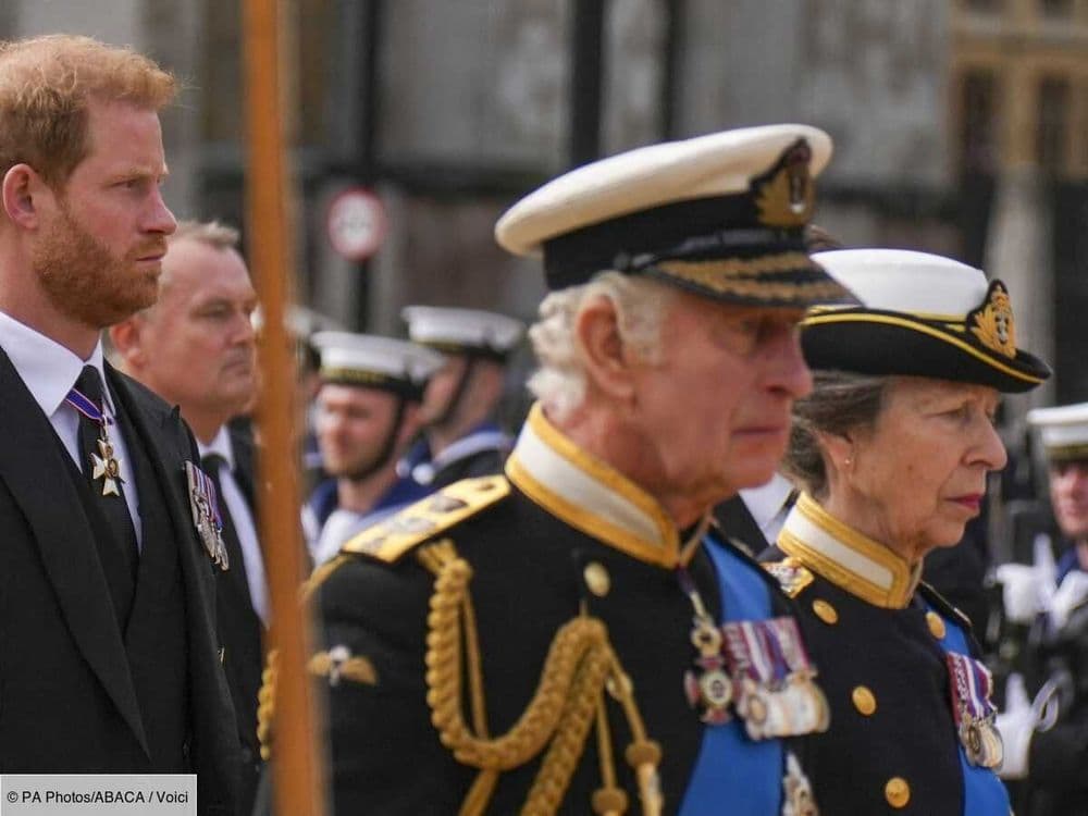 Charles III face à un très gros dilemme dans sa réconciliation avec Harry et ça ne va pas plaire à Camilla !