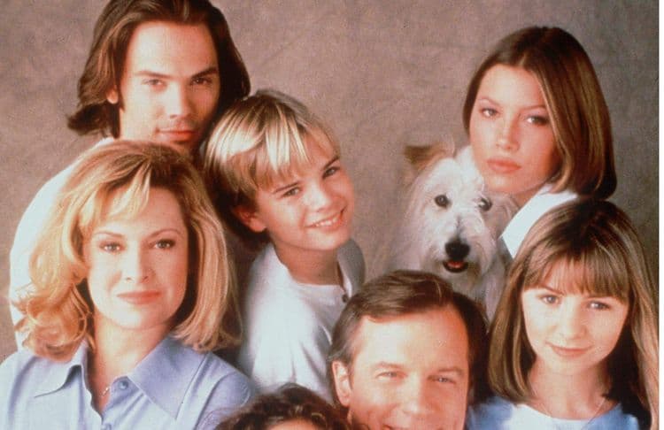 Un reboot de la série culte « 7 à la maison » est en cours (sous la coupe de Jessica Biel)