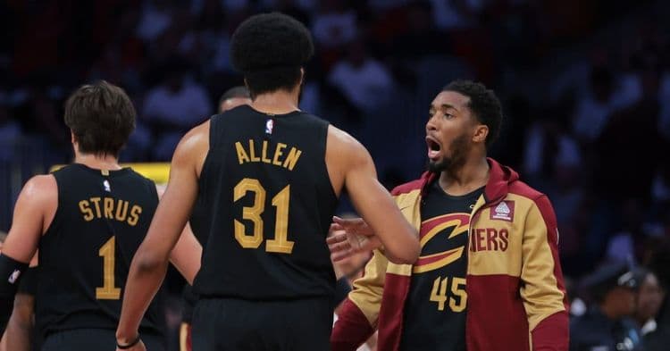 Les Cavs historiques, les Warriors s'envolent