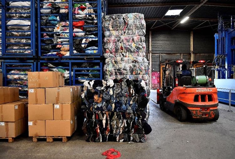 Pénalités, publicité interdite: l'Assemblée vote des mesures contre la "fast fashion"