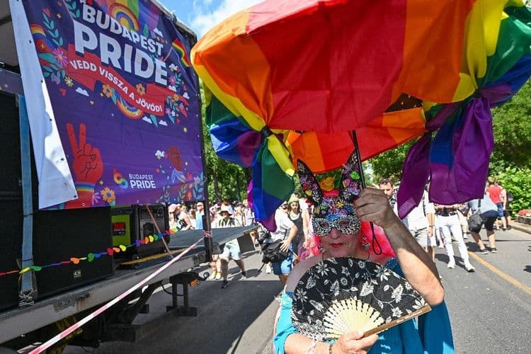 Hongrie: la police interdit la marche des fiertés, Budapest persiste et signe