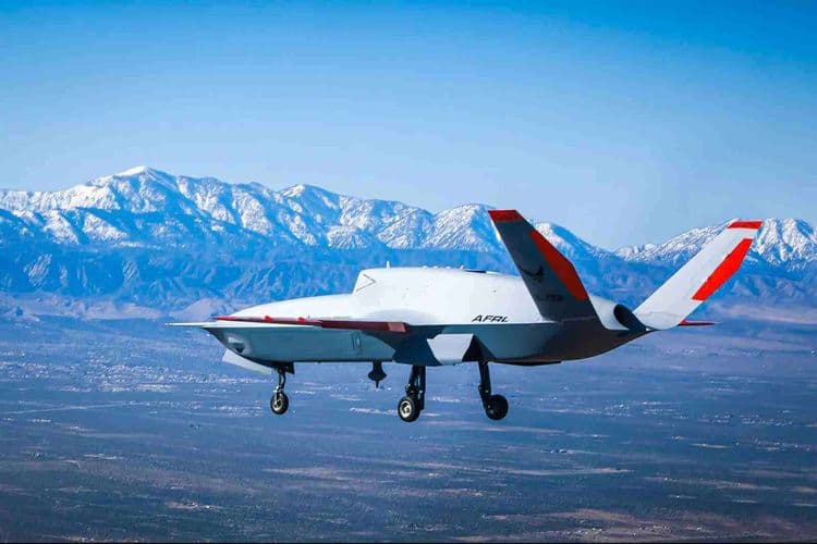 Conçu comme ailier d'un avion de combat, le drone XQ-67A a réalisé son premier vol