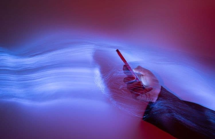 Peut-on vraiment s’attacher à ChatGPT ? Une étude a la réponse