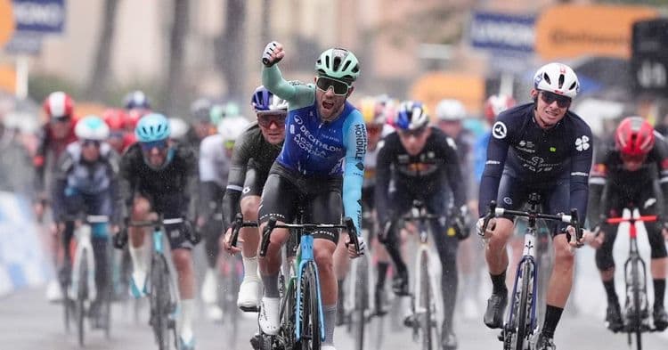 Tirreno-Adriatico: Vendrame vainqueur au sprint
