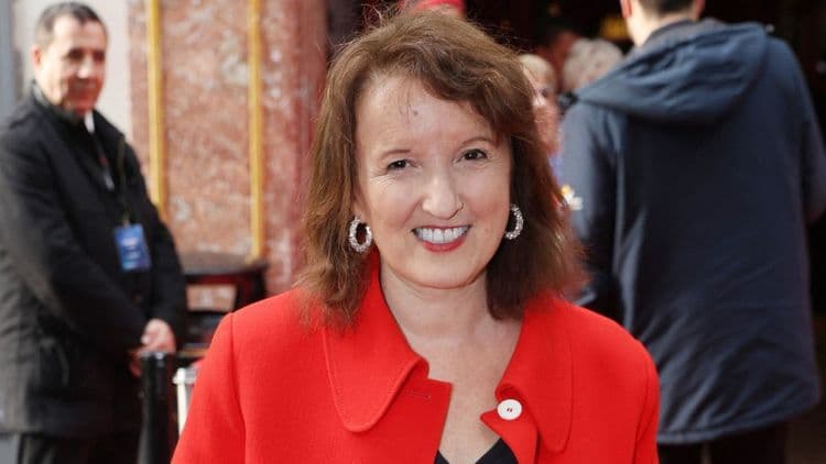 Anne Roumanoff, 59 ans, la mort l'a frappée : "Merci pour vos pensées", en deuil, elle pleure la disparition du père de ses enfants