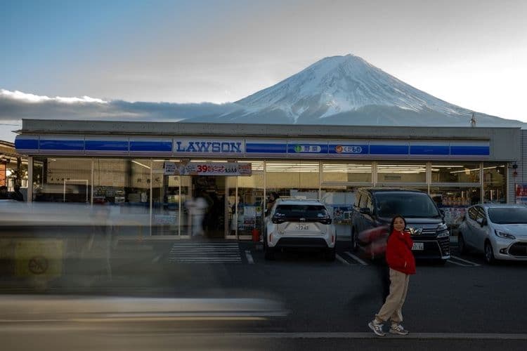 Japon: une ville va cacher une vue sur le Mont Fuji pour éviter le surtourisme