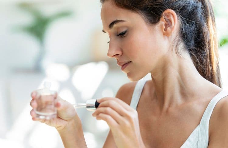 Cette astuce va changer la façon dont vous appliquez votre parfum