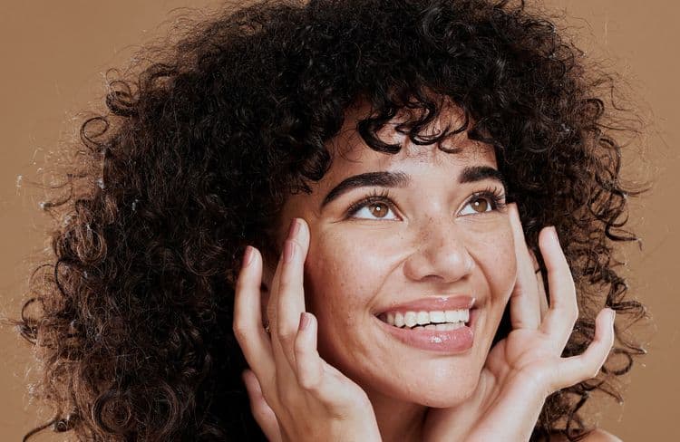 « Caveman skincare » : cette routine qui prône l’abandon des soins inquiète les dermatologues