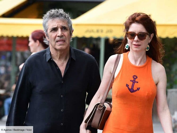 Julien Clerc en couple avec une femme plus jeune, il se confie sans filtre sur la différence d'âge