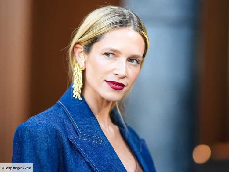 Pour affiner la silhouette, cette façon de porter le jean en 2025 a tout bon !