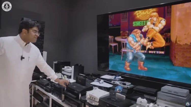 Rencontre avec l’homme qui a relié 444 consoles à une seule télévision : un record mondial !