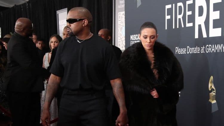 Scandaleuse, Bianca Censori s'exhibe en culotte comestible dans les rues de New-York au côté de Kanye West