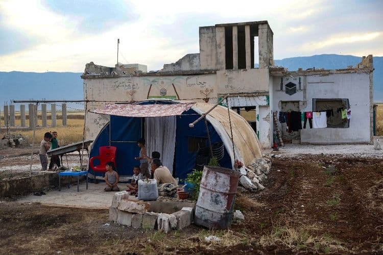 En Syrie, des déplacés reviennent camper sur les ruines de leurs maisons