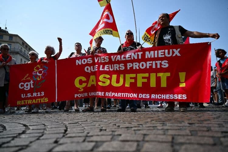 Retraites: l'Assemblée appelle à abroger la réforme, la CGT dans la rue