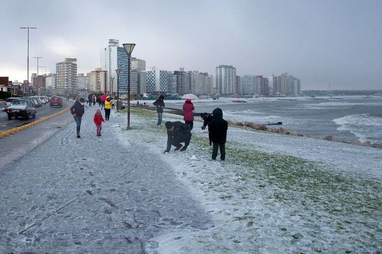 Argentine: vague de froid record, neuf sans-abris morts, selon une ONG