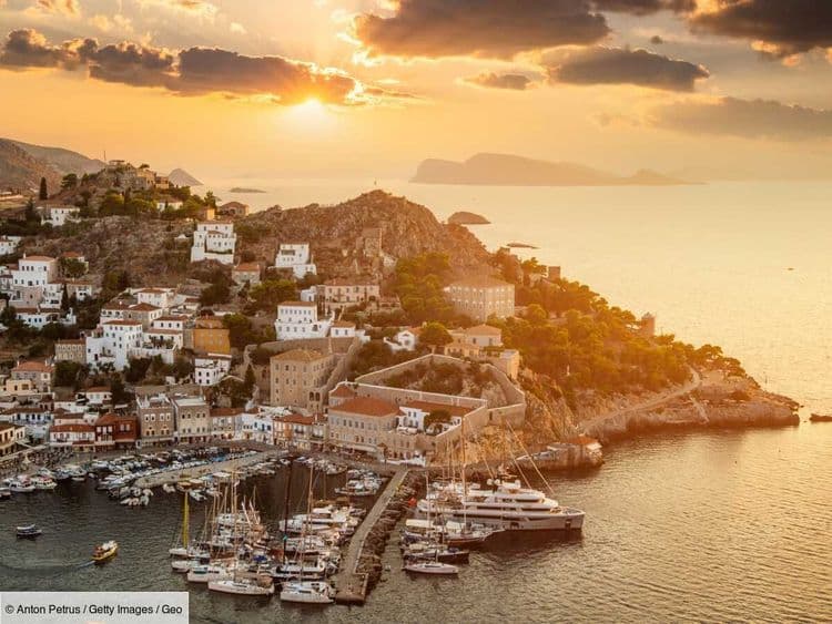 Au rythme des mules et du vent: Hydra, perle figée de la mer Égée