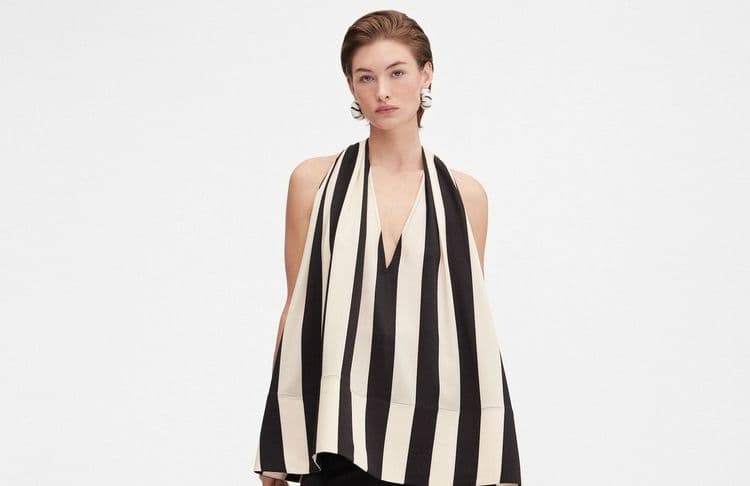 Ce top minimaliste est la nouvelle alternative sexy au classique débardeur blanc