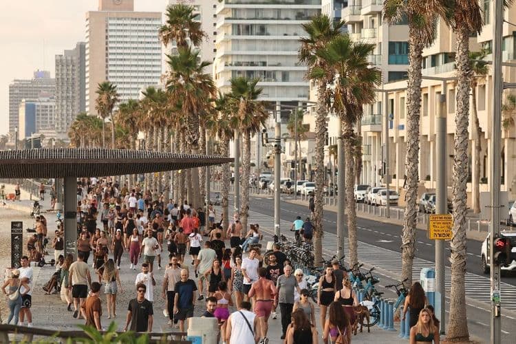 Les Israéliens, soulagés, reprennent leur vie normale après le cessez-le-feu avec l'Iran