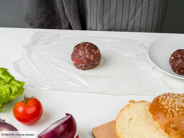 C’est quoi cette astuce loufoque et dangereuse repérée sur les réseaux sociaux qui consiste à faire semblant de manger pour perdre du poids ?