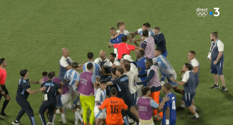 France-Argentine se finit en bagarre générale ! (vidéo)