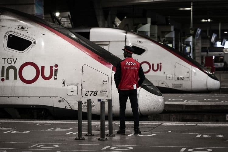 Grève SNCF: pagaille évitée dans les trains, polémique sur le recours aux volontaires pour remplacer les grévistes