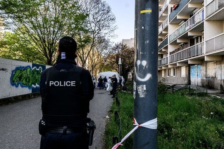 Jeune tué près de Lyon: trois personnes, dont le principal suspect, mises en examen et écrouées