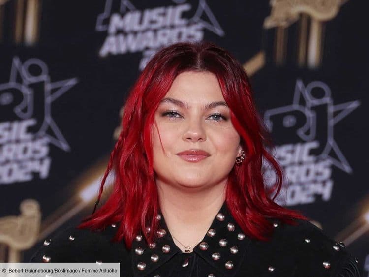Vêtue d'un short et d'une veste à franges, Louane embrasse la tendance cowgirl aux NRJ Music Awards
