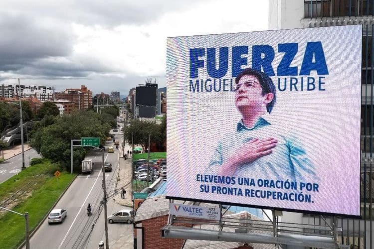 Colombie: le candidat blessé lutte "pour sa vie", le jeune auteur des coups de feu inculpé