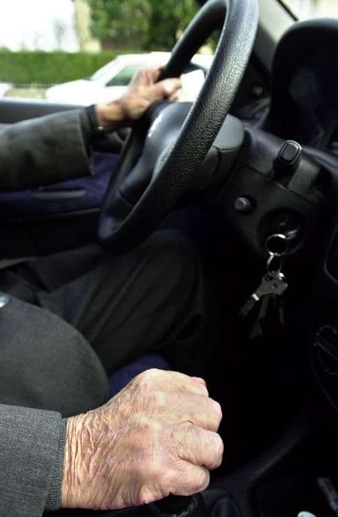 Une Italienne de 103 ans surprise au volant en pleine nuit sans permis